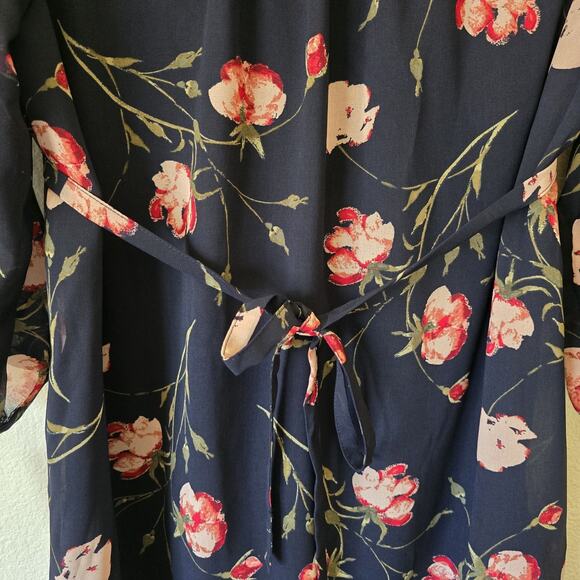 NWT Isabel Maternity Size Small Navy Floral Tunic Top Sheer Sleeves Buttons Chic - Picture 9 of 10